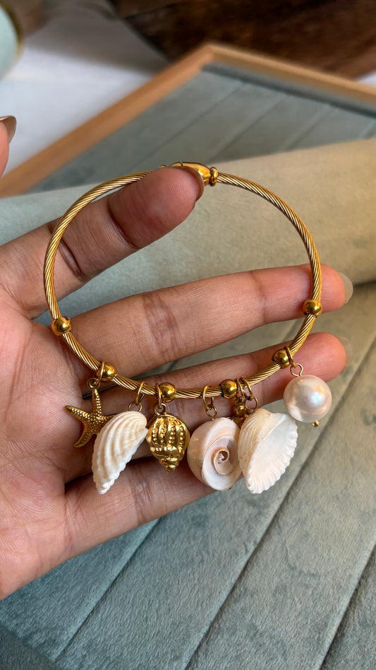 2.4 to 2.6 size shell charm openable Kada