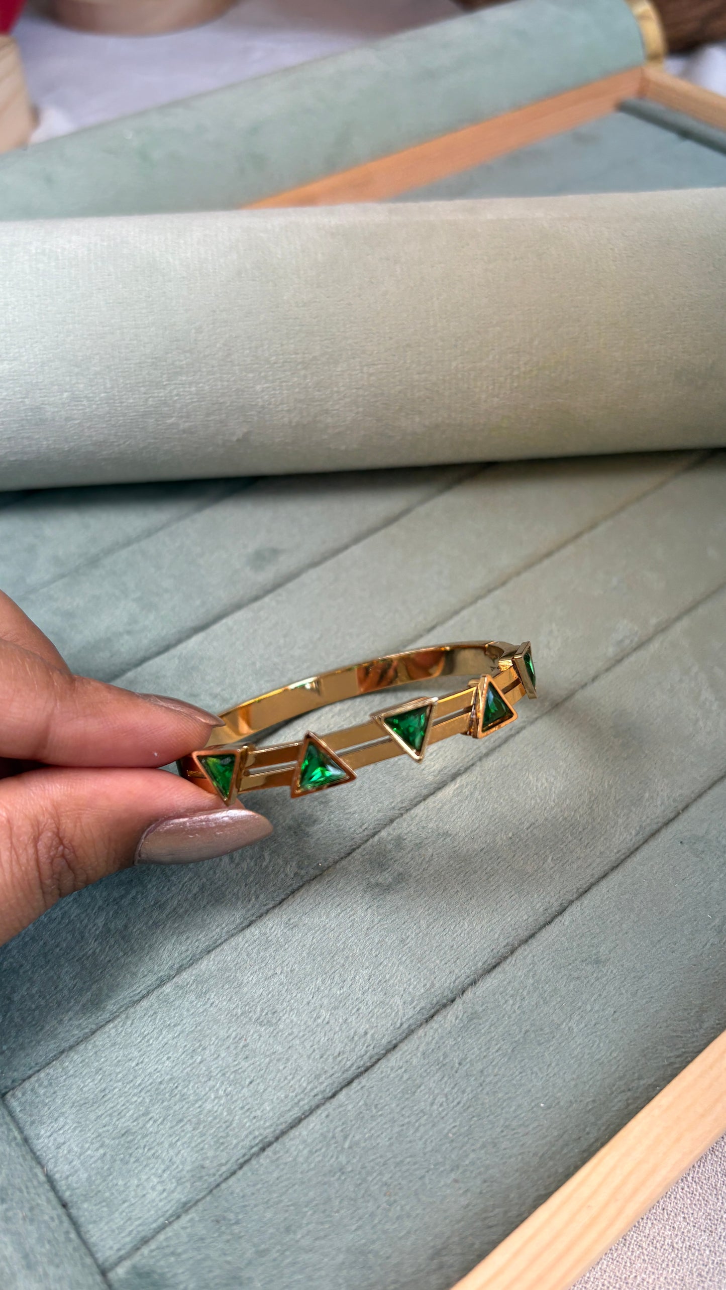 Green Stone Thin Wrist Kada