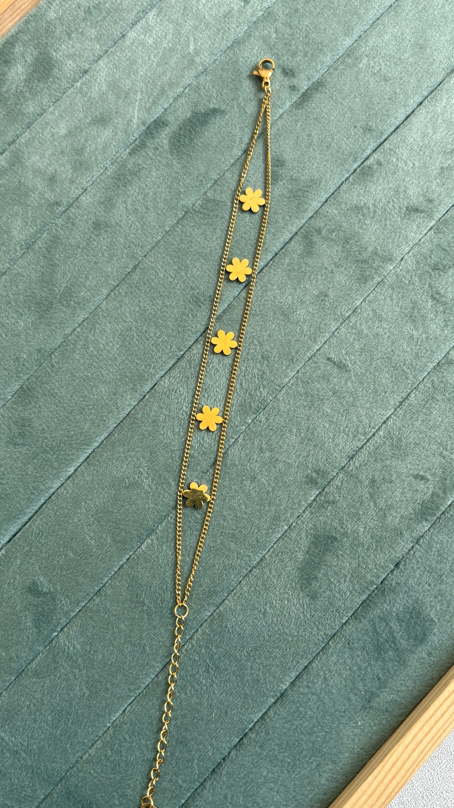 Anti Tarnish flower chain bracelet