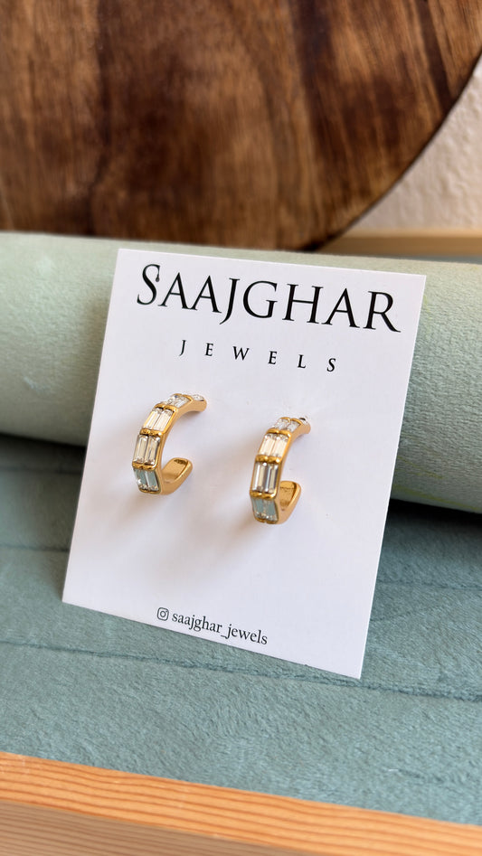 White stone hoops type earrings
