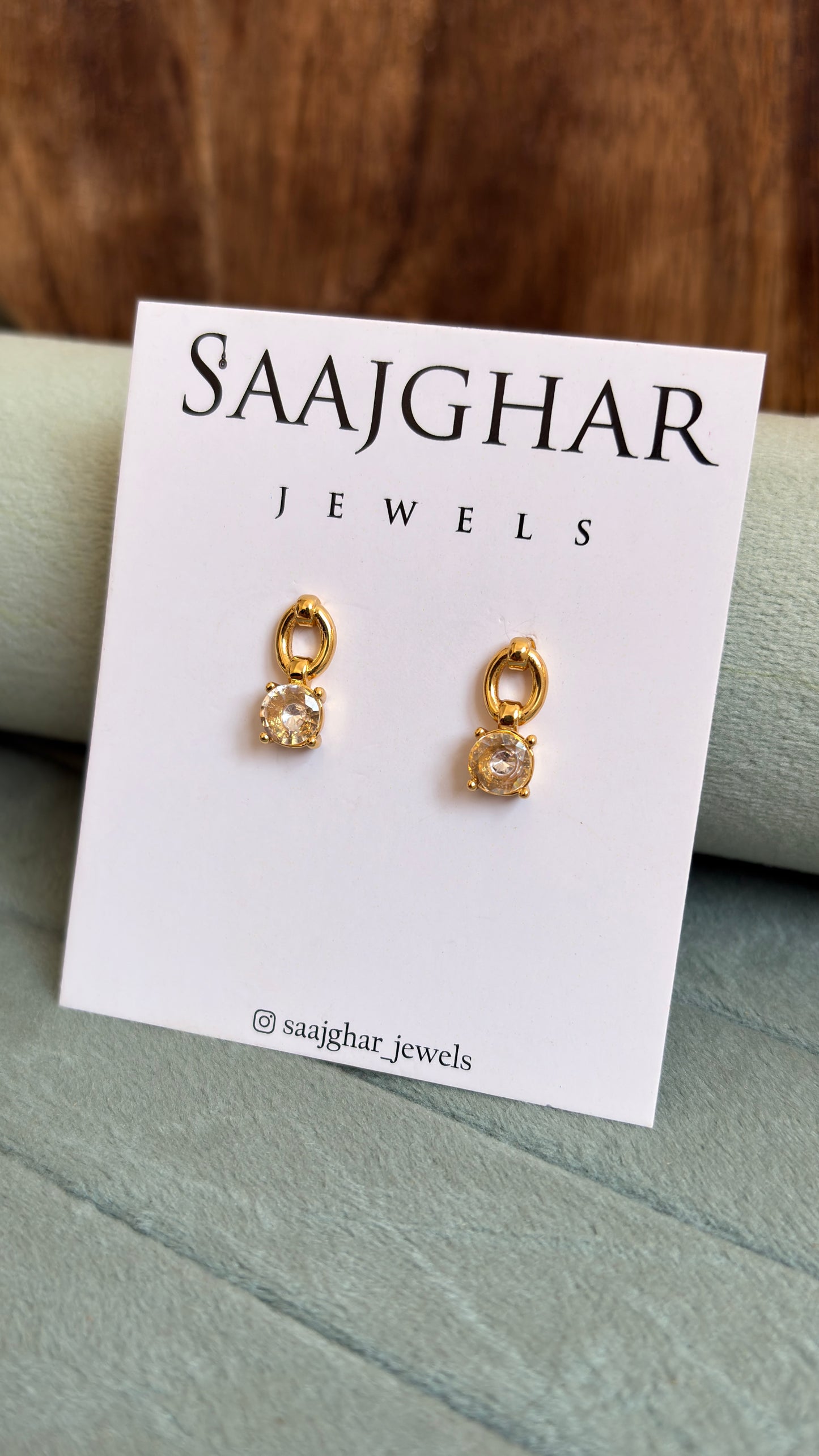 White round stone earrings