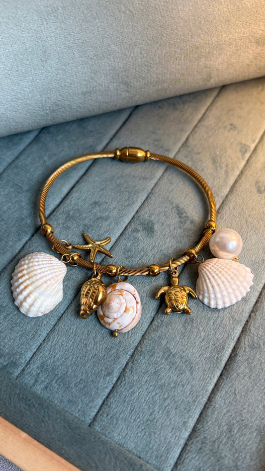 2.4 to 2.6 size shell charm openable Kada