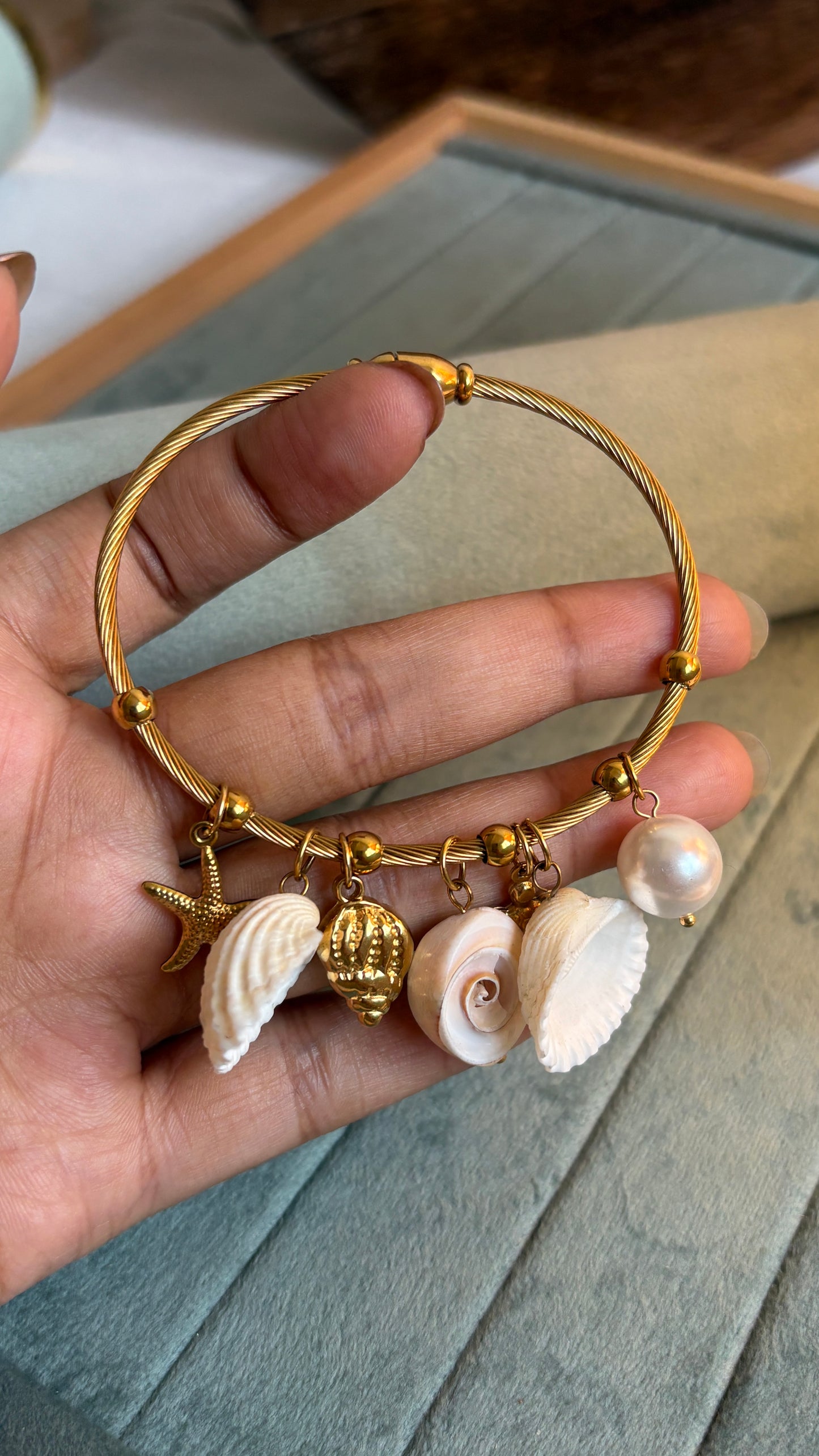 2.4 to 2.6 size shell charm openable Kada