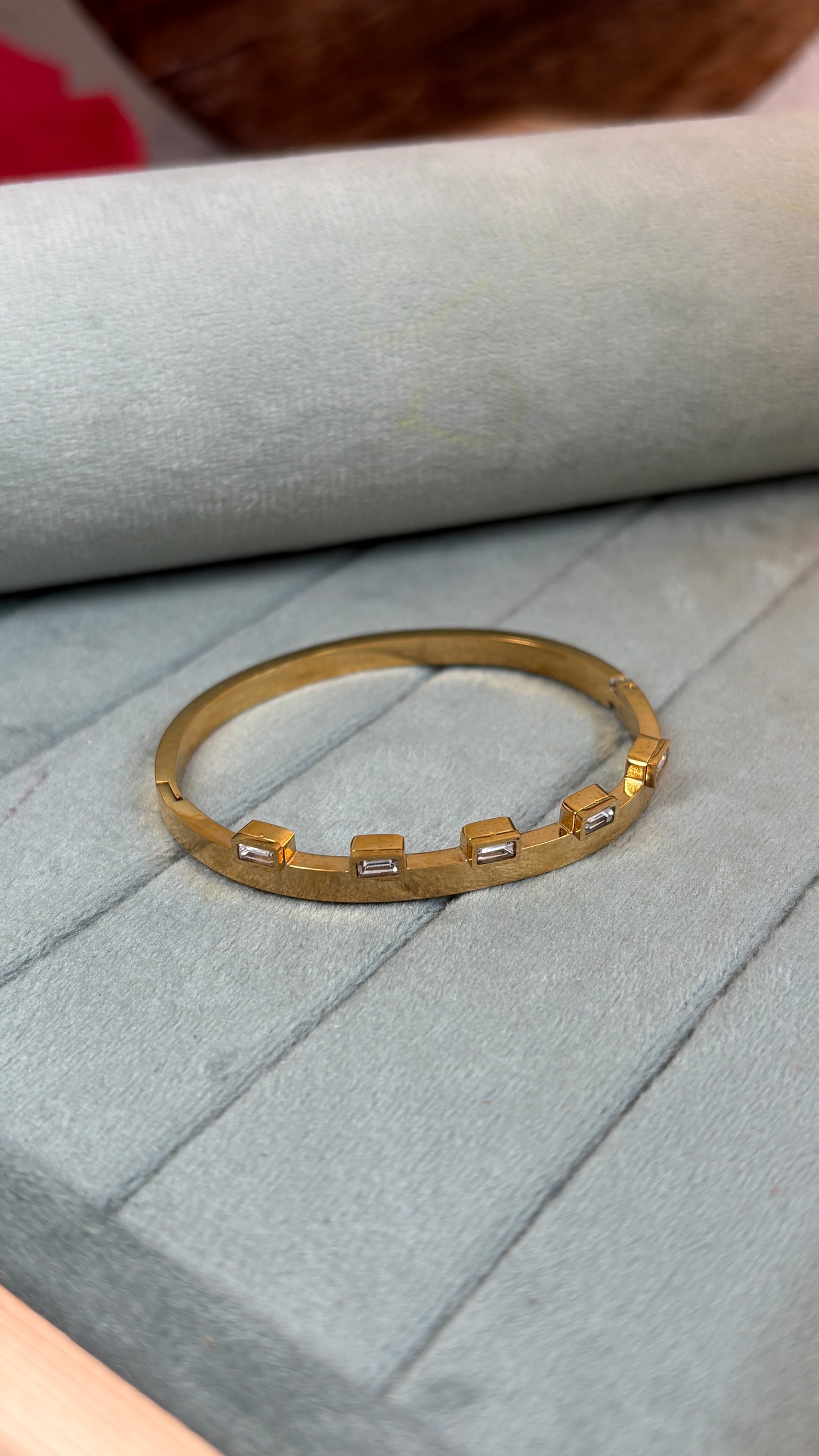 Thin Wrist White Stone Kada