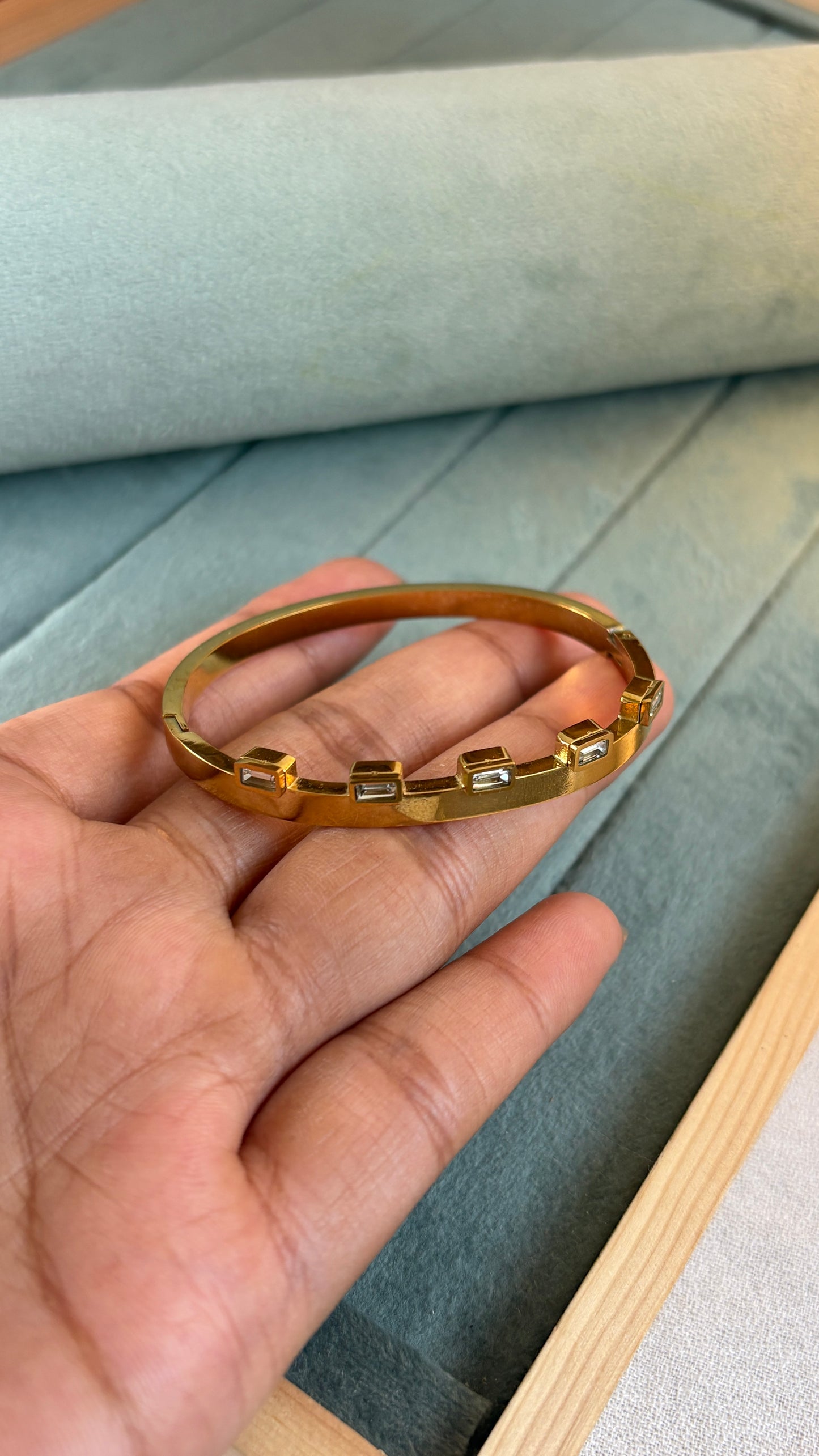 Thin Wrist White Stone Kada